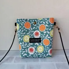 ハンドメイド ちょっとそこまでショルダー 英字フラワー グレー