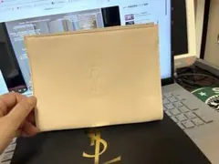 YSL ベージュ レザー ポーチ　ノベルティのサムネイル