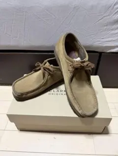 Clarks Originals ワラビー ベージュ スエードのサムネイル