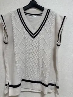 アイボリー Vネック ニットベスト M