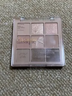 デイジーク　シャドウパレット　#24 ミューテッドナッツ　アイシャドウ