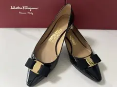 Salvatore Ferragamo ヴァラ パンプス ブラック23cmのサムネイル