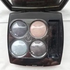 CHANEL LES 4 OMBRES アイシャドウパレットのサムネイル