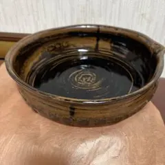 陶器製の黒と茶色のボウル特大