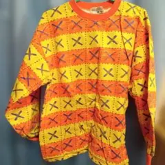 フ2。オレンジ系トレーナー