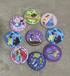 ディズニーキャラクター刺繍ピンバッジ9個セット