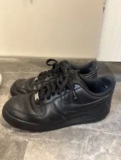 NIKE AIR FORCE 1 ブラック スニーカーのサムネイル