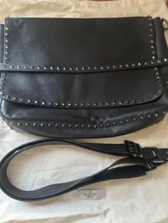 VALENTINO ブラックレザーショルダーバッグのサムネイル
