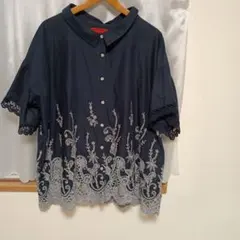 somari 刺繍入り ネイビー 半袖シャツのサムネイル