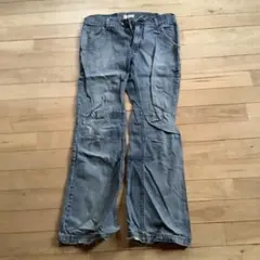 ダメージ加工ライトブルーフレアジーンズ