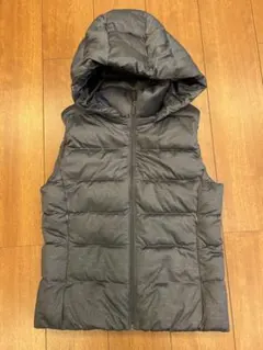 UNIQLO フード付き（取り外し可能）グレーキルティングダウンベスト　Lサイズ