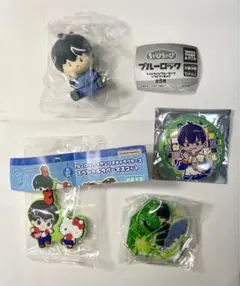 ブルーロック潔世一　アクスタ　缶バッジ　フィギュア　ラバーマスコット