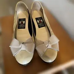 ミハマ　ベージュ　リボンパンプス　24.5cm