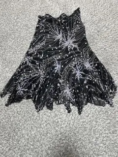 フレアスカート 黒色 紫色の花柄