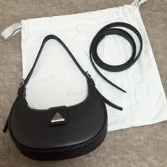 CHARLES&KEITH トライアングルバックルベルトショルダーバッグ