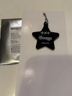 TXT トゥバ CAFE ラメ入りアクリルキーホルダー ボムギュ