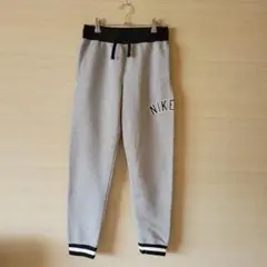 ★新品未使用★NIKE グレー スウェットパンツ　ジュニア　SizeL