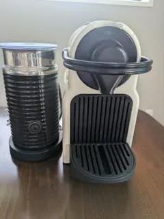 NESPRESSO（ネスプレッソ）エスプレッソマシンとミルクフォーマー2点