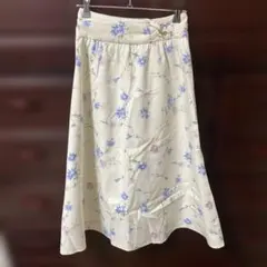 フレアスカート 花柄 ひざ丈 クリーム色