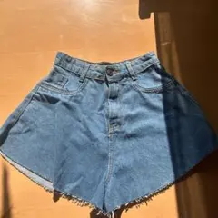 デニムブルー フリンジヘム ショートパンツ