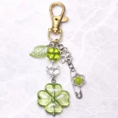 ビーズキーホルダー 緑 クローバー 星 韓国 平成 y2k コレクトブック