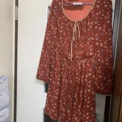 花柄オレンジ長袖ワンピース　春秋　可愛い　きやすい