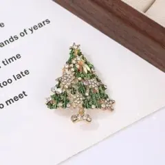 クリスマスツリー　ブローチ　星　星キラキラ　プレゼント　北欧　ラインストーン