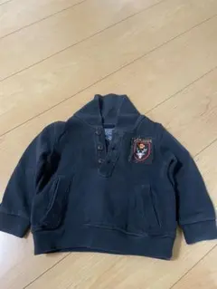黒のプルオーバー トレーナー・パーカー