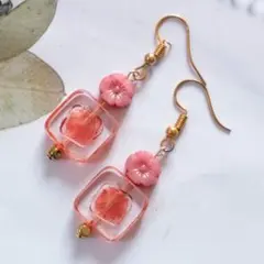 チェコビーズ フラワーと アンティークビーズ ピアス イヤリング変更可