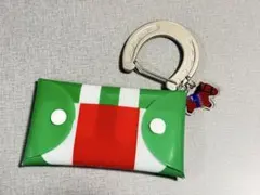 エフフォーリア 蹄鉄型カラビナ付きマルチケース