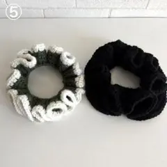 フリルデザイン編み物シュシュ2個セット✨黒、緑×白 ハンドメイド