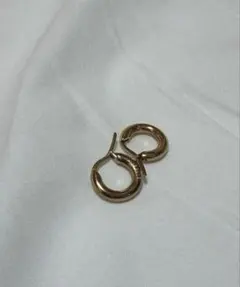 BURBERRY ロゴディテール ゴールドプレート フープピアス ライト