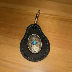 レザーキーホルダー ターコイズ装飾付き