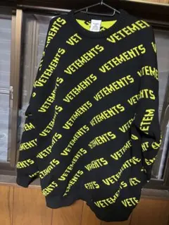 VETEMENTS ユニセックス ニットセーター 黒/黄のサムネイル