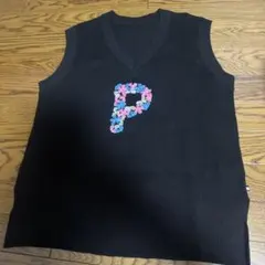 Pロゴ 花柄刺繍 ニットベスト 黒　パーソンズのサムネイル