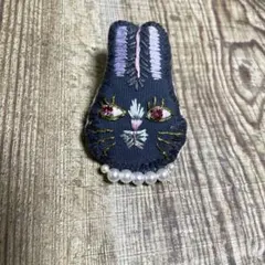 ウサギブローチ