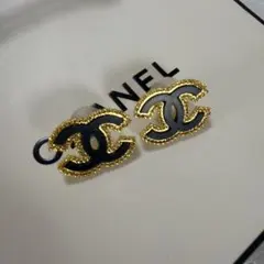 CHANEL ロゴスタッドピアス 新品 ロゴピアス　海外ノベルティCHANEL