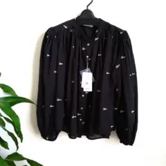【新品タグ付】刺繍入り長袖黒ブラウス　FREEE アーバンリサーチサニーレーベル