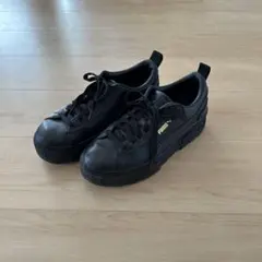 PUMA 厚底ブラックスニーカー
