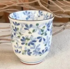 青と緑の花模様 湯飲み 陶器製