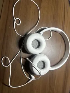ホワイトオンイヤーヘッドフォン