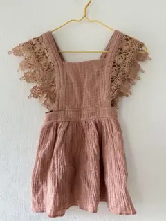 ピンクベージュのジャンバースカート　トップスの白長袖はプレゼント‼︎