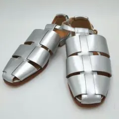 極美品　未使用に近い　ピシェアバハウス　グルカサンダル　シルバー　35のサムネイル