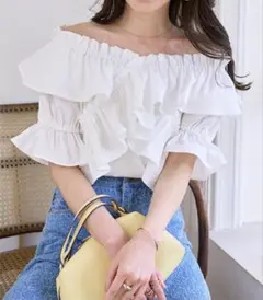 神戸レタス♡オフショルダー フリルブラウス ホワイト半袖 白トップスのサムネイル