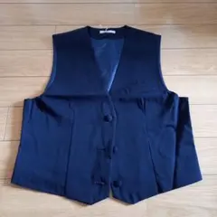 ネイビー ボタン付きベスト