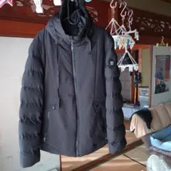 ブラックダウンジャケット フード付き