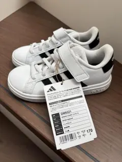 新品未使用　アディダス17センチ
