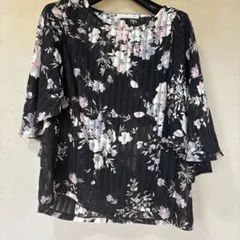 E hyphen world gallery PEACE 花柄トップス 半袖