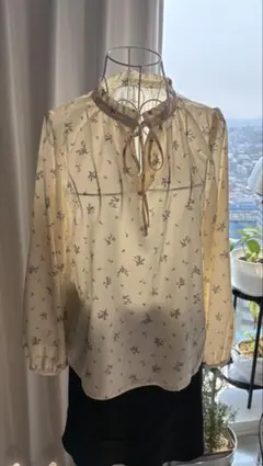 ⭐︎earth花柄長袖ブラウス リボン付き