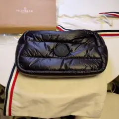 MONCLER キルティングポーチ ブラック　袋付き　ノベルティのサムネイル